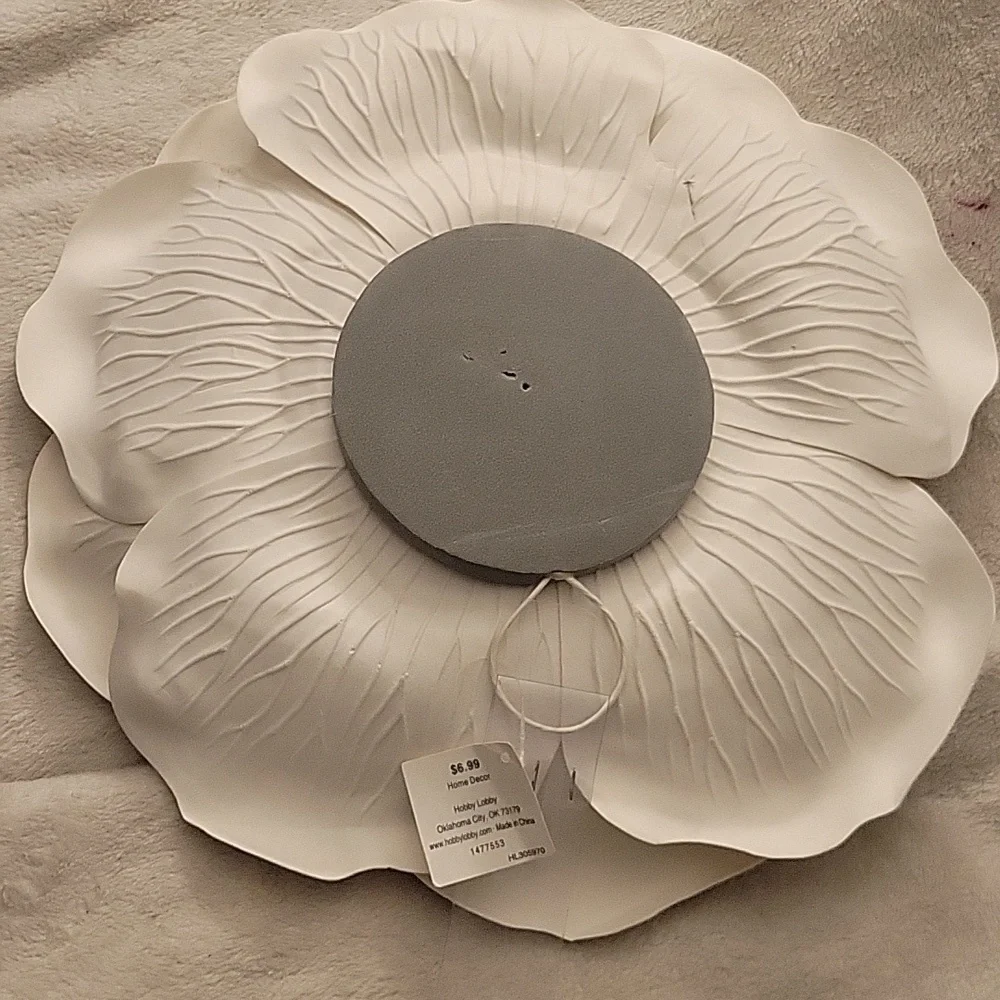 3 Fabric Hanging Flowers. 2 Are The Same Size - Picture 8 of 11